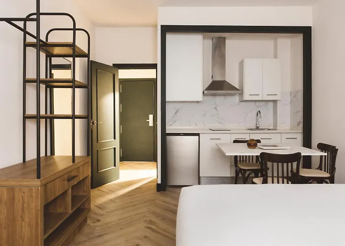 Honest Granada Hotel